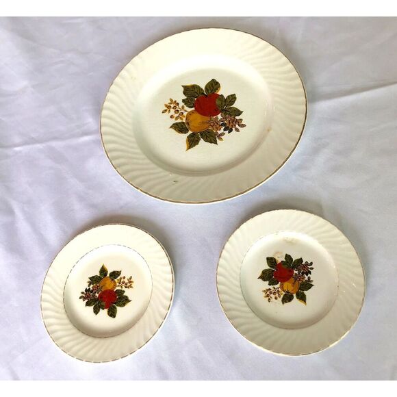 VINTAGE WEDGWOOD Fine China by Wedgwood, English Harvest, Dinner Plates, etc. - Picture 3 of 12